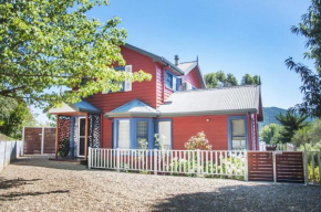 Artee House - A Bright Escape